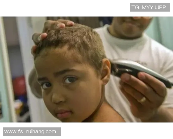 美国变性足球明星的奋斗历程与体育界的包容性变革